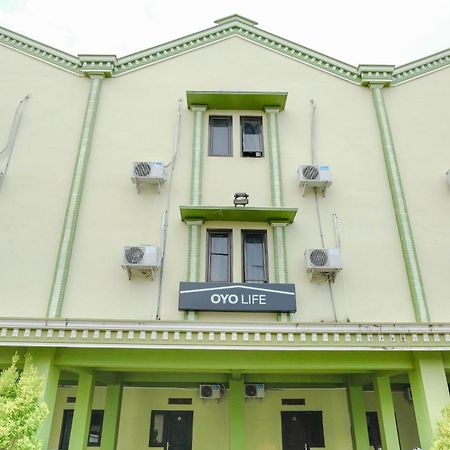 OYO Life 2508 Alba Suites Homestay Syariah Tulungagung Luaran gambar