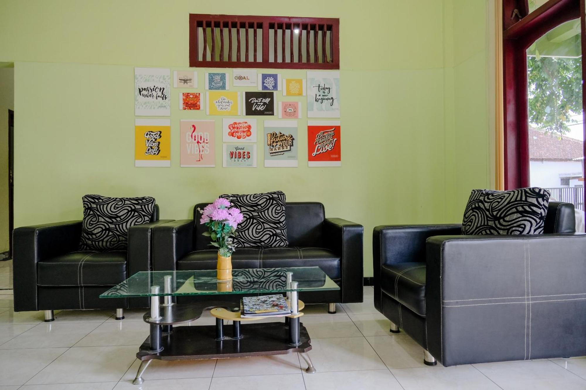 OYO Life 2508 Alba Suites Homestay Syariah Tulungagung Luaran gambar